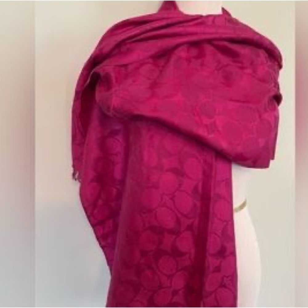 Coach signature pink scarf - Picture 5 of 5